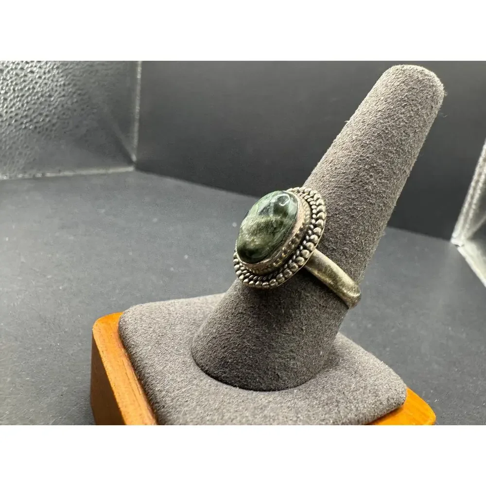 Vtg 925 Sterling Silver Seraphinite Oval Green Stone Rope Border Ring Sz 10.25